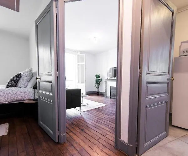 Appartement Avec Balcon à 250 M De La Gare, Hyper Centre Tours