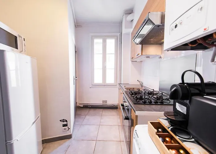 Appartement Avec Balcon à 250 M De La Gare, Hyper Centre *