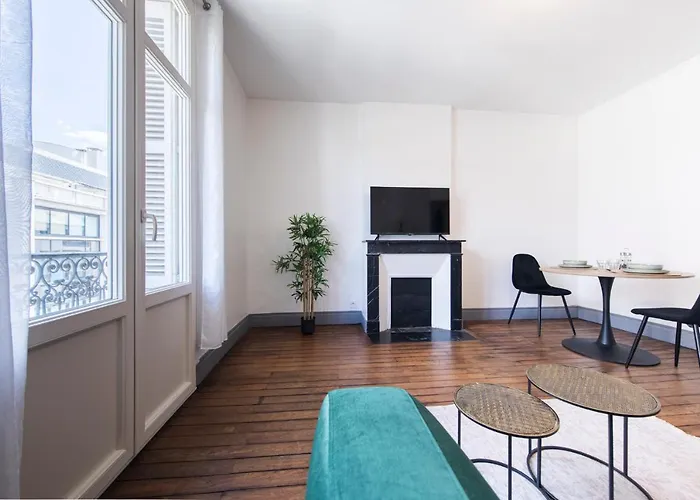 Avec Balcon à 250 M De La Gare, Hyper Centre Appartement