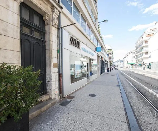 Appartement Avec Balcon à 250 M De La Gare, Hyper Centre Tours