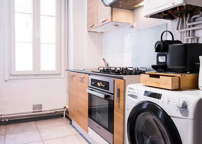 Appartement Avec Balcon à 250 M De La Gare, Hyper Centre *